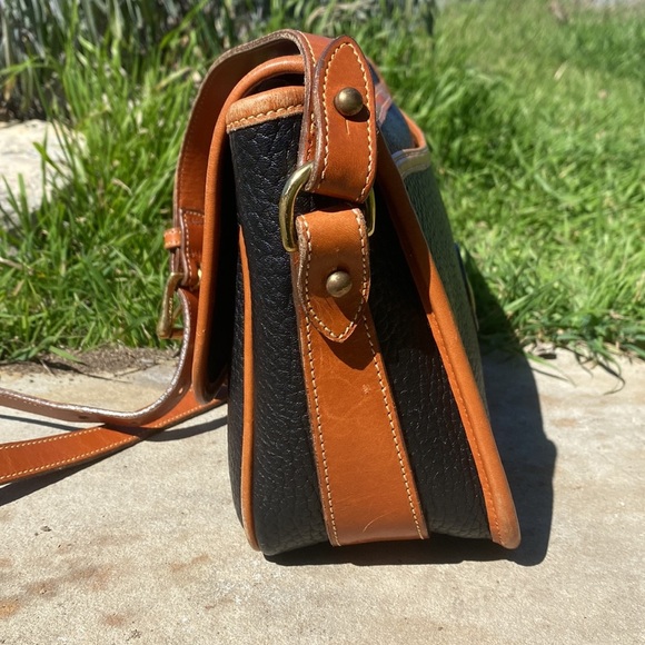 Dooney & Bourke Black and Brown Crossbody Bag with Classic Design - Picture 4 of 8